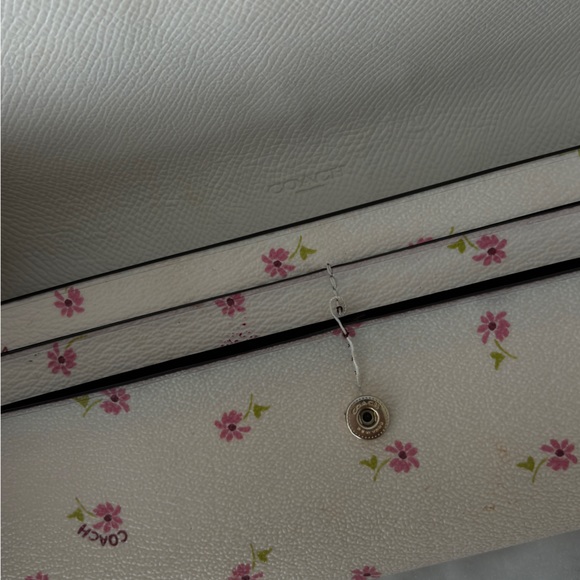 Floral Coach Wallet - beige with pink flowers - Picture 4 of 4